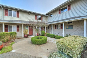 Anacortes Condo - Walk to Town, Marina, and Bay!